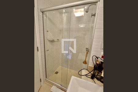 Apartamento à venda com 220m², 3 quartos e 3 vagas Apartamento à venda com 220m², 3 quartos e 3 vagasSuíte banheiro