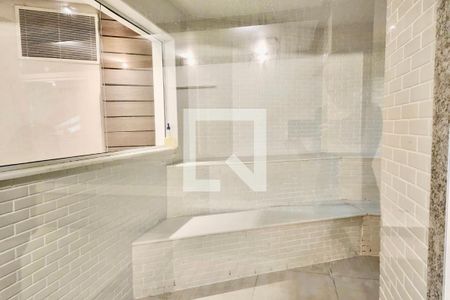 Apartamento à venda com 220m², 3 quartos e 3 vagas Apartamento à venda com 220m², 3 quartos e 3 vagasÁrea Comum - Playground