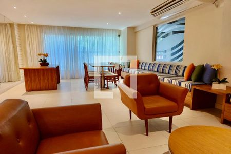 Apartamento à venda com 220m², 3 quartos e 3 vagas Apartamento à venda com 220m², 3 quartos e 3 vagasÁrea Comum - Playground