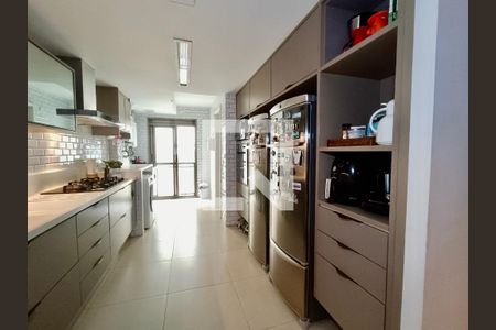 Apartamento à venda com 220m², 3 quartos e 3 vagas Apartamento à venda com 220m², 3 quartos e 3 vagasCopa / Cozinha