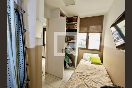 Apartamento à venda com 220m², 3 quartos e 3 vagas Apartamento à venda com 220m², 3 quartos e 3 vagasQuarto serviço