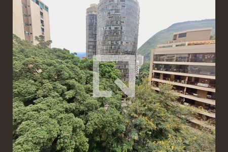 Apartamento à venda com 220m², 3 quartos e 3 vagas Apartamento à venda com 220m², 3 quartos e 3 vagasVaranda gourmet vista