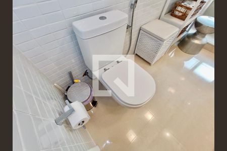 Apartamento à venda com 220m², 3 quartos e 3 vagas Apartamento à venda com 220m², 3 quartos e 3 vagasSuíte banheiro