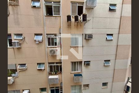 Apartamento à venda com 220m², 3 quartos e 3 vagas Apartamento à venda com 220m², 3 quartos e 3 vagasQuarto serviço vista