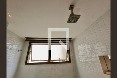 Apartamento à venda com 220m², 3 quartos e 3 vagas Apartamento à venda com 220m², 3 quartos e 3 vagasSuíte banheiro