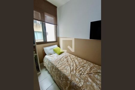 Apartamento à venda com 220m², 3 quartos e 3 vagas Apartamento à venda com 220m², 3 quartos e 3 vagasQuarto serviço