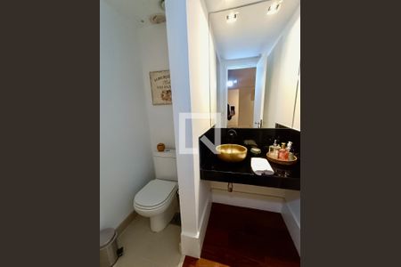 Apartamento à venda com 220m², 3 quartos e 3 vagas Apartamento à venda com 220m², 3 quartos e 3 vagasLavabo