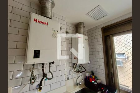 Apartamento à venda com 220m², 3 quartos e 3 vagas Apartamento à venda com 220m², 3 quartos e 3 vagasÁrea de serviço