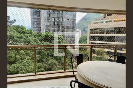 Apartamento à venda com 220m², 3 quartos e 3 vagas Apartamento à venda com 220m², 3 quartos e 3 vagasSala vista