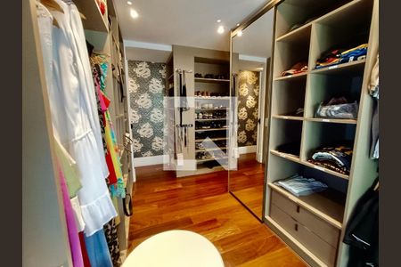 Apartamento à venda com 220m², 3 quartos e 3 vagas Apartamento à venda com 220m², 3 quartos e 3 vagasSuíte