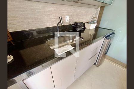 Apartamento à venda com 220m², 3 quartos e 3 vagas Apartamento à venda com 220m², 3 quartos e 3 vagasVaranda gourmet