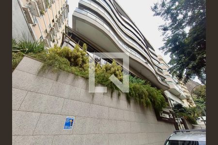 Apartamento à venda com 220m², 3 quartos e 3 vagas Apartamento à venda com 220m², 3 quartos e 3 vagasFachada com cartaz QA.