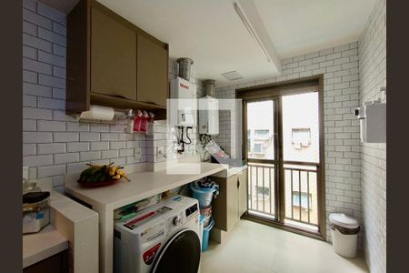 Apartamento à venda com 220m², 3 quartos e 3 vagas Apartamento à venda com 220m², 3 quartos e 3 vagasÁrea de serviço