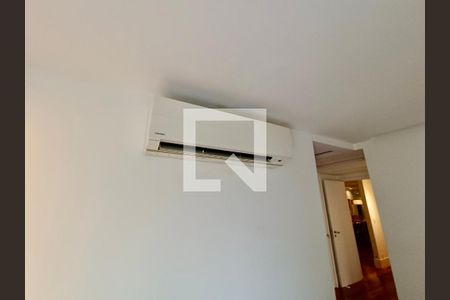 Apartamento à venda com 220m², 3 quartos e 3 vagas Apartamento à venda com 220m², 3 quartos e 3 vagasSuíte