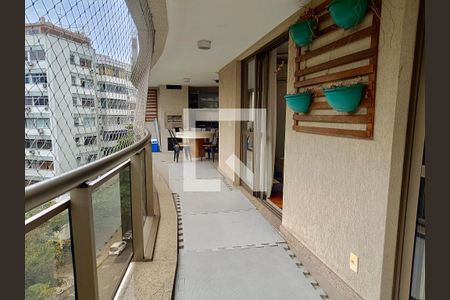 Apartamento à venda com 220m², 3 quartos e 3 vagas Apartamento à venda com 220m², 3 quartos e 3 vagasVaranda gourmet