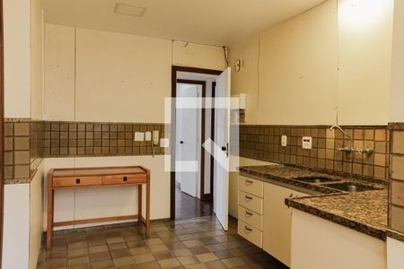 Apartamento à venda com 140m², 3 quartos e 2 vagasCozinha