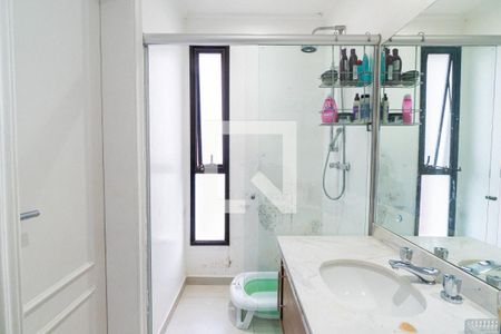 Apartamento à venda com 385m², 3 quartos e 4 vagas Apartamento à venda com 385m², 3 quartos e 4 vagasBanheiro da Suíte 2