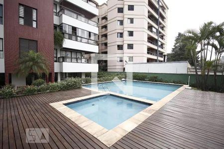 Apartamento à venda com 385m², 3 quartos e 4 vagas Apartamento à venda com 385m², 3 quartos e 4 vagasÁrea comum - Piscina