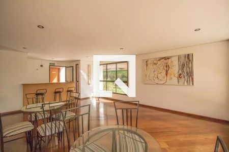 Apartamento à venda com 385m², 3 quartos e 4 vagas Apartamento à venda com 385m², 3 quartos e 4 vagasÁrea comum - Salão de festas