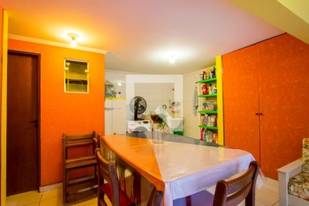 Casa à venda com 200m², 4 quartos e 4 vagas Casa à venda com 200m², 4 quartos e 4 vagasÁrea de serviço