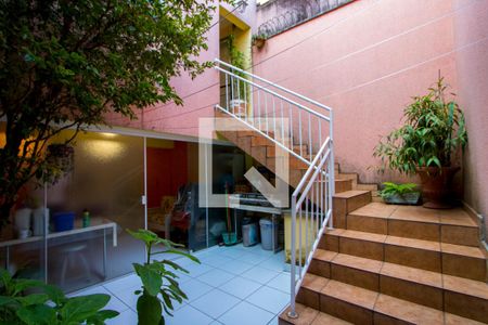 Casa à venda com 200m², 4 quartos e 4 vagas Casa à venda com 200m², 4 quartos e 4 vagasQuintal