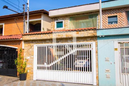 Casa à venda com 200m², 4 quartos e 4 vagas Casa à venda com 200m², 4 quartos e 4 vagasFachada