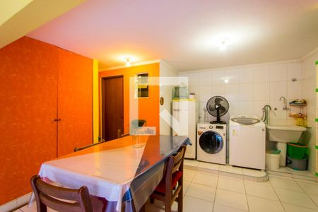 Casa à venda com 200m², 4 quartos e 4 vagas Casa à venda com 200m², 4 quartos e 4 vagasÁrea de serviço