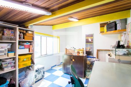 Casa à venda com 200m², 4 quartos e 4 vagas Casa à venda com 200m², 4 quartos e 4 vagasSótão