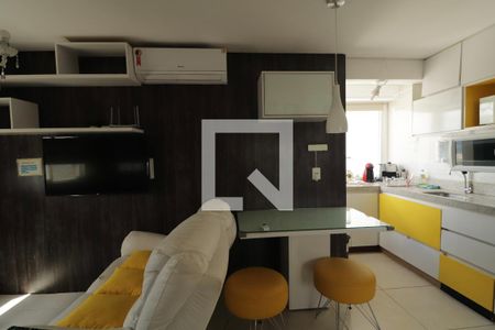 Cozinha/sala de kitnet/studio para alugar com 1 quarto, 34m² em Jardim Santo Antônio, Goiânia