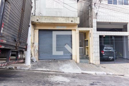 Casa à venda com 130m², 4 quartos e 2 vagas Casa à venda com 130m², 4 quartos e 2 vagasFachada