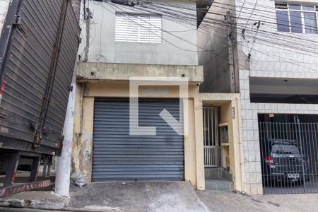 Casa à venda com 130m², 4 quartos e 2 vagas Casa à venda com 130m², 4 quartos e 2 vagasFachada