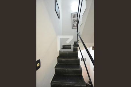 Apartamento à venda com 94m², 3 quartos e 1 vagaEscada do Quartos/ Banheiro