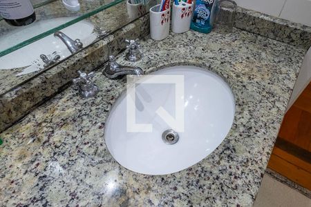 Apartamento à venda com 194m², 3 quartos e 4 vagas Apartamento à venda com 194m², 3 quartos e 4 vagasSuíte 2 - Banheiro