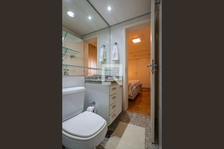 Apartamento à venda com 194m², 3 quartos e 4 vagas Apartamento à venda com 194m², 3 quartos e 4 vagasSuíte 3 - Banheiro