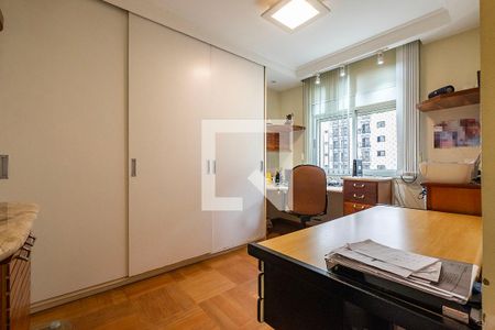 Apartamento à venda com 194m², 3 quartos e 4 vagas Apartamento à venda com 194m², 3 quartos e 4 vagasSuíte 2