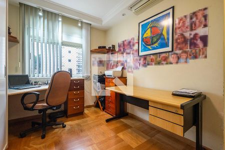 Apartamento à venda com 194m², 3 quartos e 4 vagas Apartamento à venda com 194m², 3 quartos e 4 vagasSuíte 2