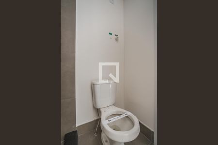Banheiro de kitnet/studio à venda com 1 quarto, 26m² em Rio Branco, Porto Alegre