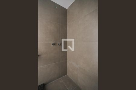 Banheiro de kitnet/studio à venda com 1 quarto, 26m² em Rio Branco, Porto Alegre