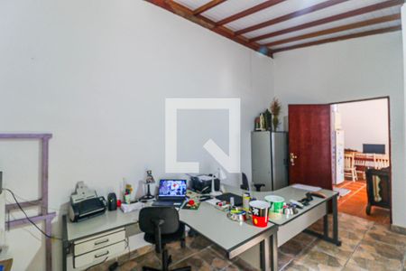 Casa à venda com 270m², 3 quartos e 3 vagasEscritório