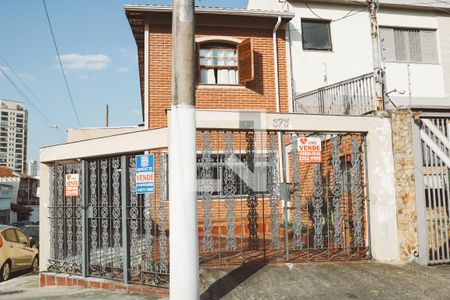 Casa à venda com 181m², 3 quartos e 1 vaga Casa à venda com 181m², 3 quartos e 1 vagaFachada