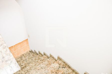 Casa à venda com 181m², 3 quartos e 1 vaga Casa à venda com 181m², 3 quartos e 1 vagaEscada