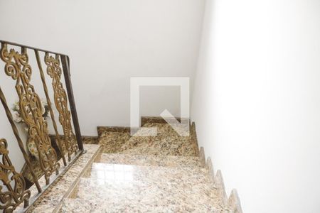 Casa à venda com 181m², 3 quartos e 1 vaga Casa à venda com 181m², 3 quartos e 1 vagaEscada