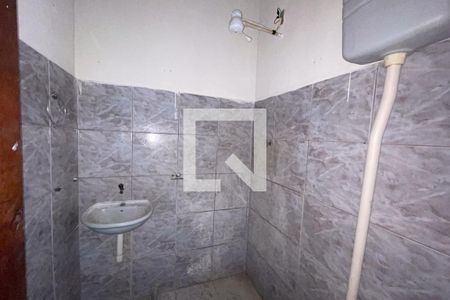 Banheiro de casa para alugar com 1 quarto, 3m² em Vila Itamarati, Duque de Caxias