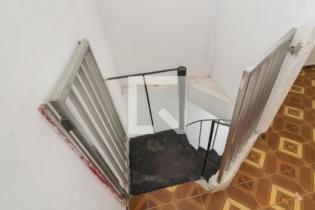 Sala - Escada de acesso de casa para alugar com 1 quarto, 100m² em Cordovil, Rio de Janeiro