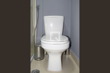 Banheiro de kitnet/studio para alugar com 1 quarto, 25m² em Pinheiros, São Paulo