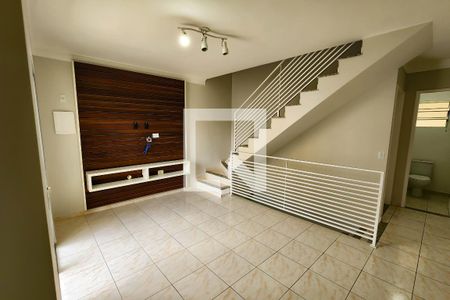 Sala de casa à venda com 2 quartos, 110m² em Jardim Ester Yolanda, São Paulo