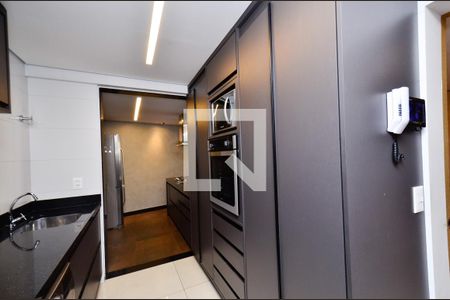 Apartamento à venda com 160m², 2 quartos e 2 vagasÁrea de serviço 