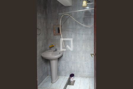 Casa de condomínio para alugar com 351m², 4 quartos e 3 vagasBanheiro de Serviço