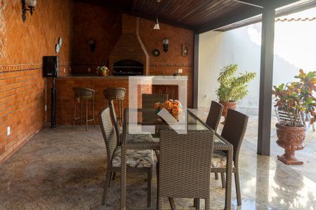 Casa de condomínio para alugar com 351m², 4 quartos e 3 vagasÁrea externa - Churrasqueira