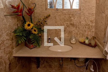 Casa de condomínio para alugar com 351m², 4 quartos e 3 vagasBanheiro Social